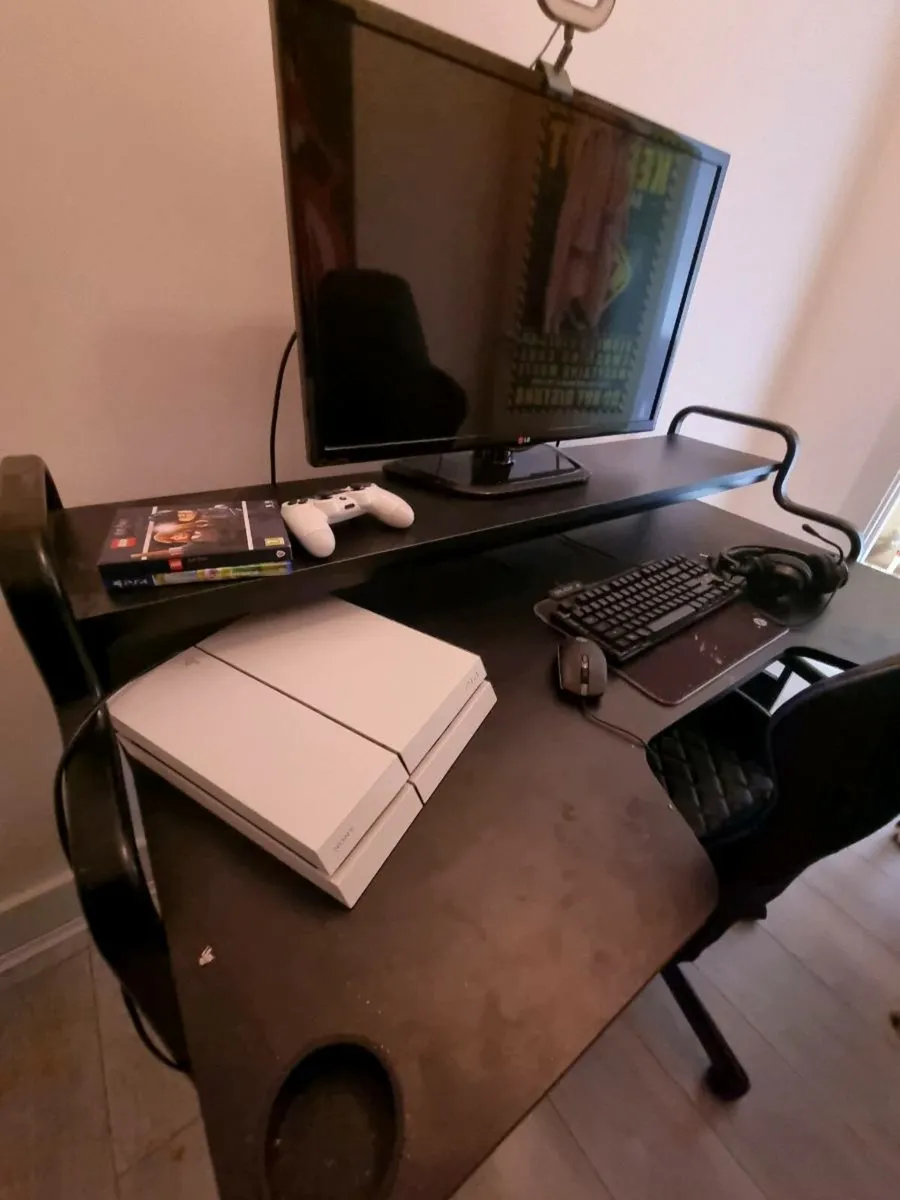 PS4 plus Gaming chair & table - Image 4