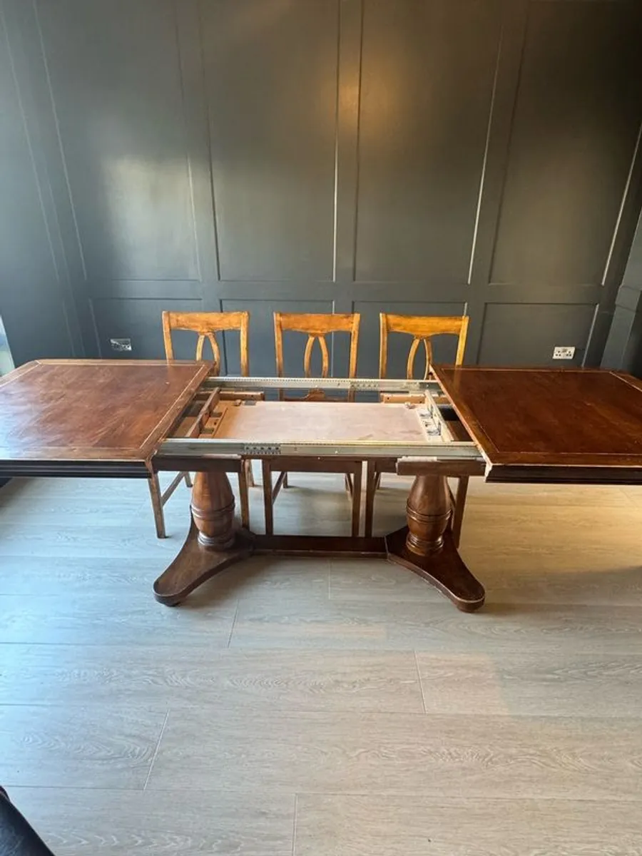 Rossmore extendable table and chairs - Image 4