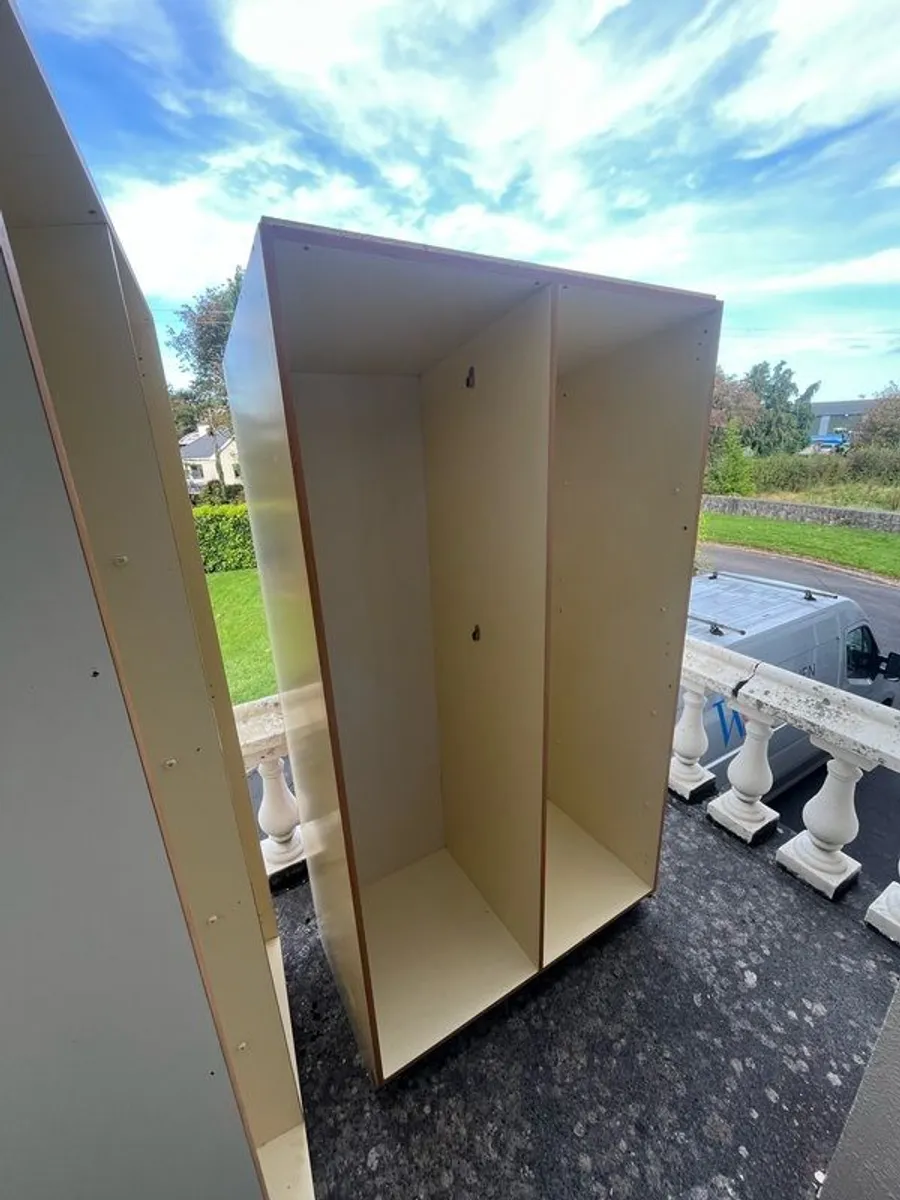 Fitted wardrobes - Image 4