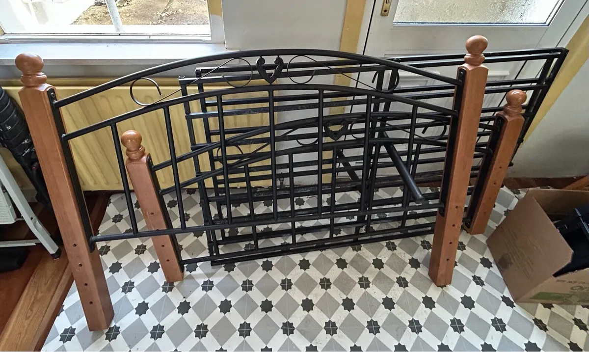 Double bed frame