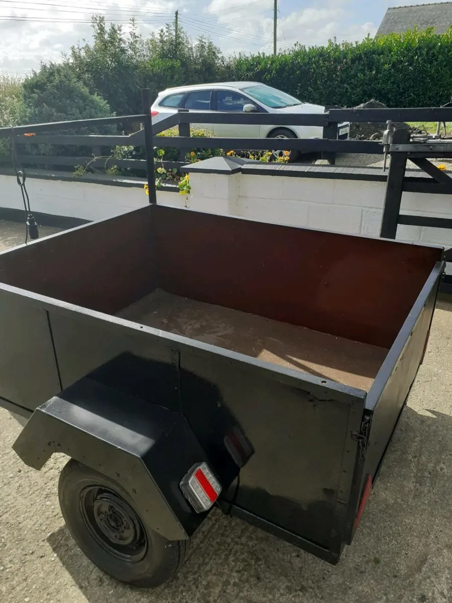 Trailer - Image 1