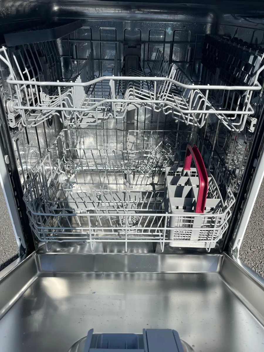 Blomberg freestanding dishwasher - Image 2