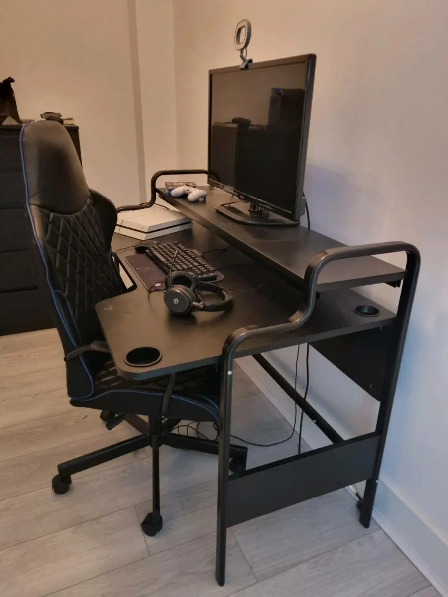 PS4 plus Gaming chair & table - Image 1