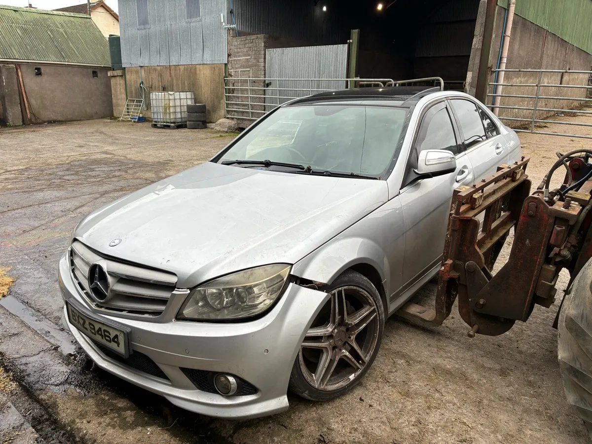 2008 c320 Mercedes breaking/parts - Image 1
