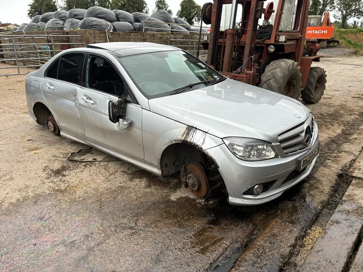 2008 c320 Mercedes breaking/parts - Image 2