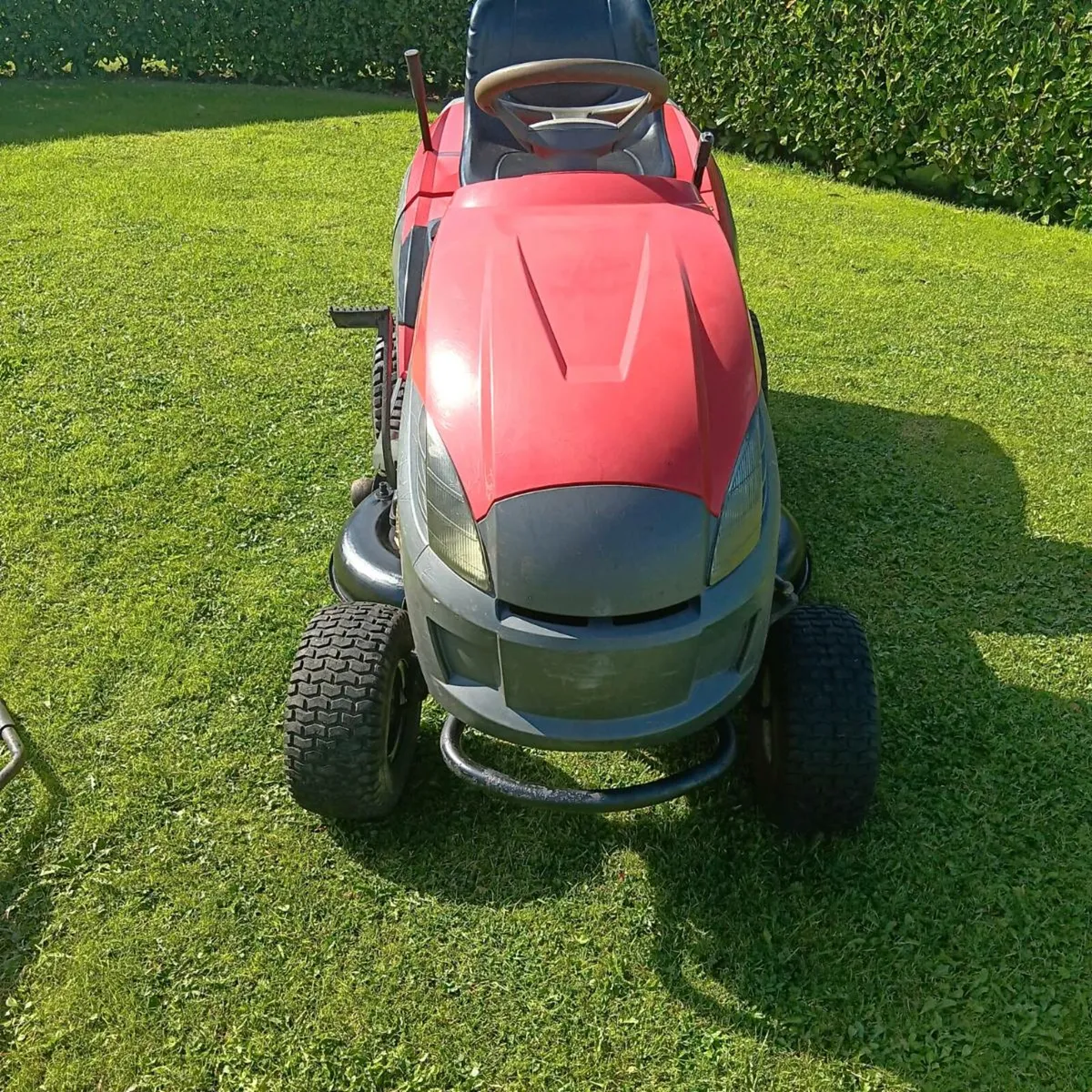 Castlegarden hydrostatic 17.5hp Briggs engine - Image 3