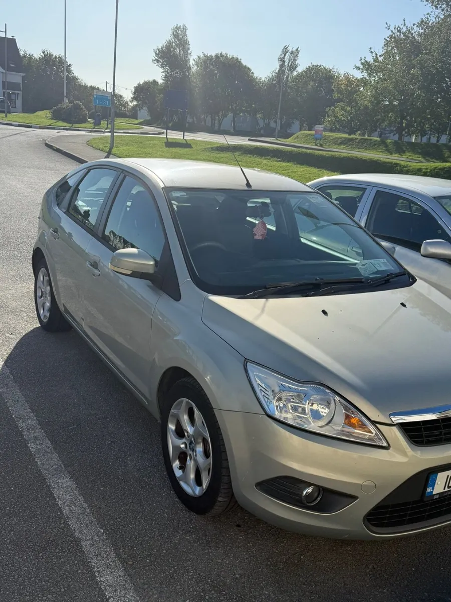 Ford Focus 2010 automatic - Image 1