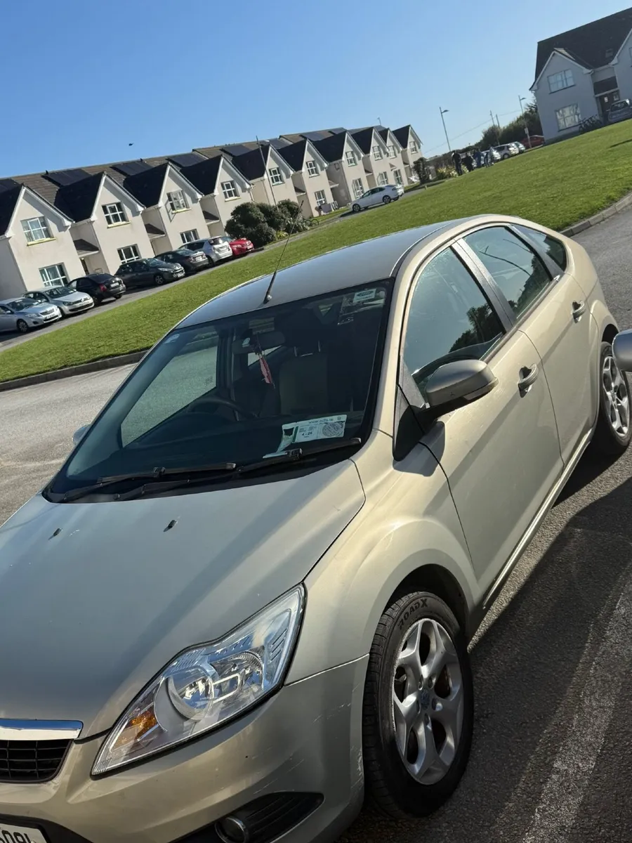 Ford Focus 2010 automatic - Image 3