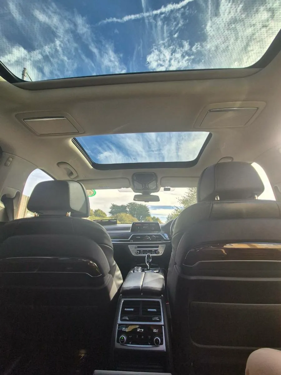 Car - Image 3