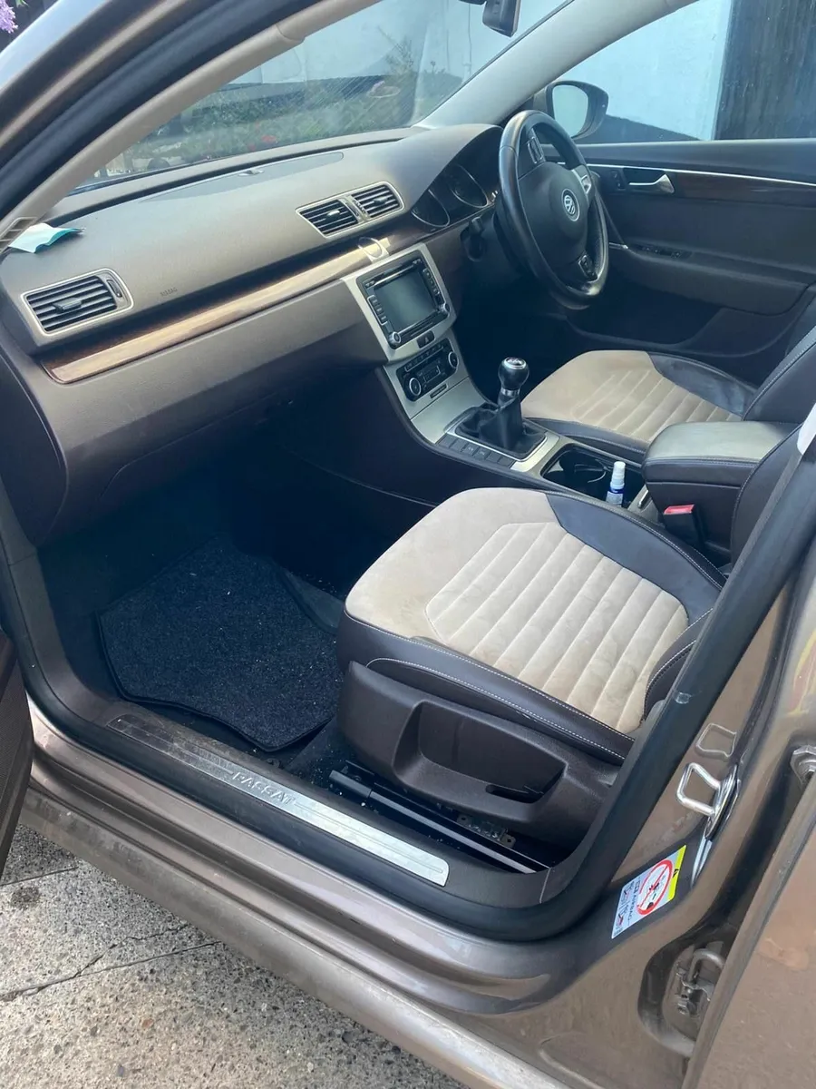 Volkswagen Passat 2011 - Image 3