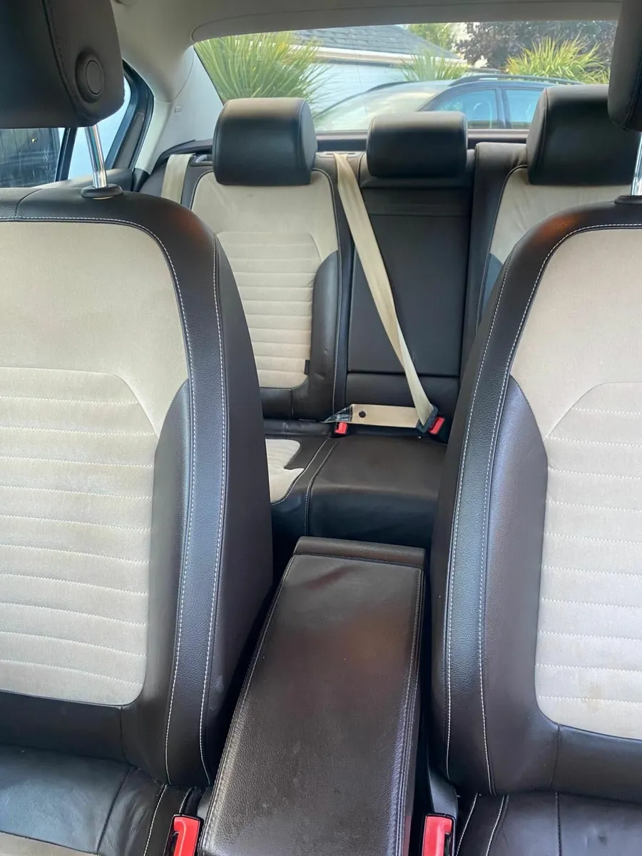 Volkswagen Passat 2011 - Image 4