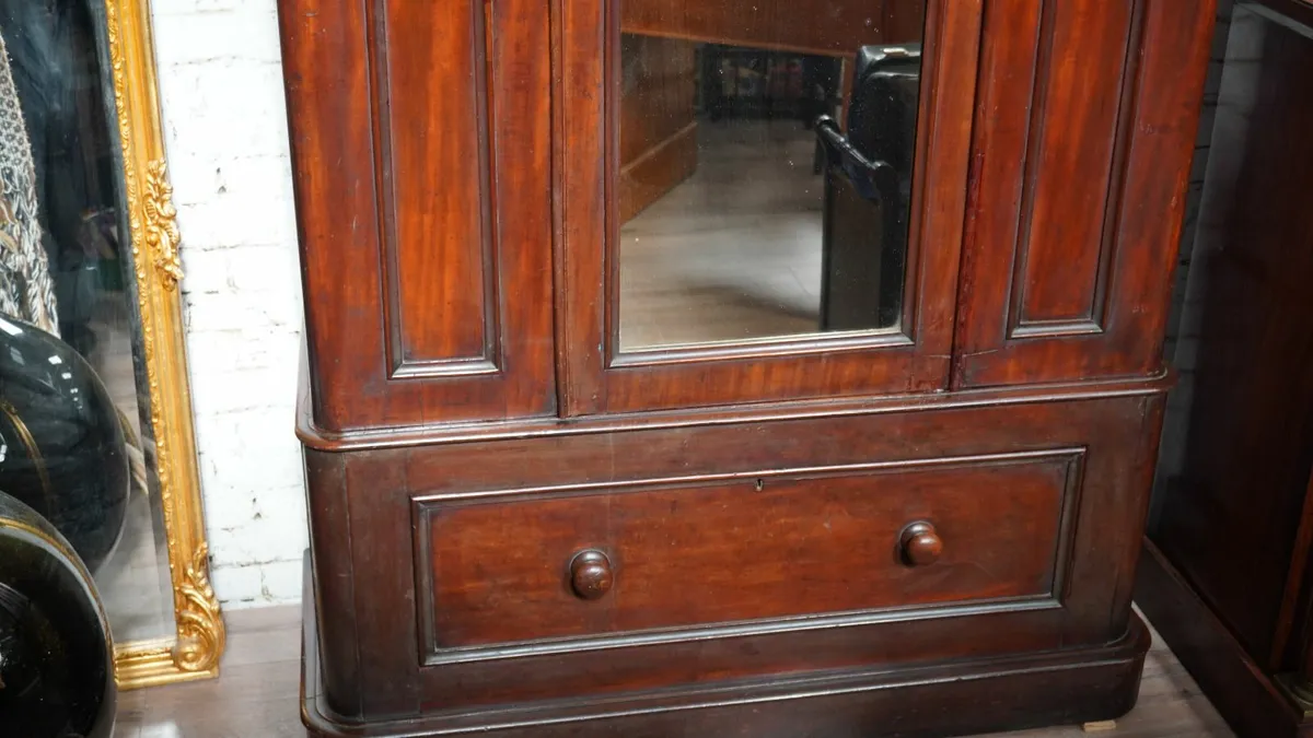 Classic Victorian Wardrobe - Image 3