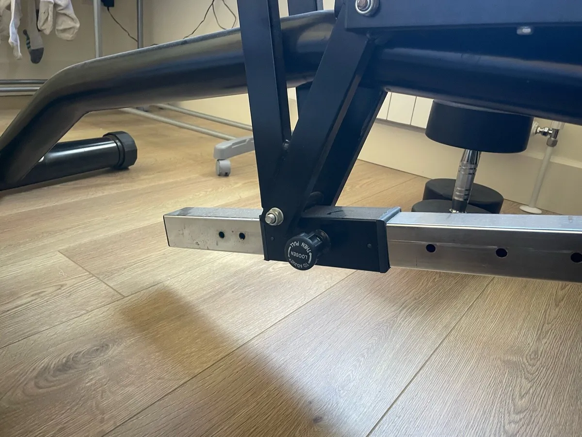 Adjustable bench and squat rack - Image 4