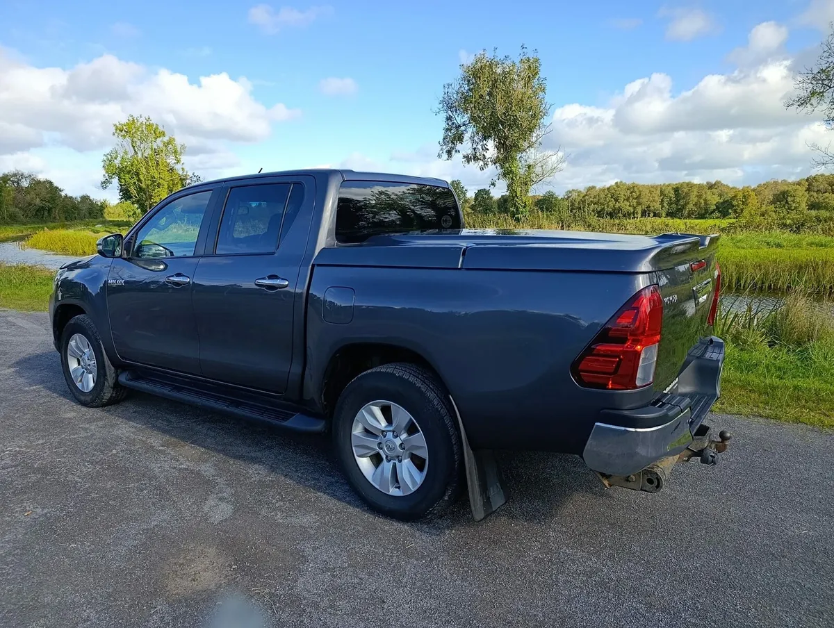 162 Toyota Hilux - Image 4
