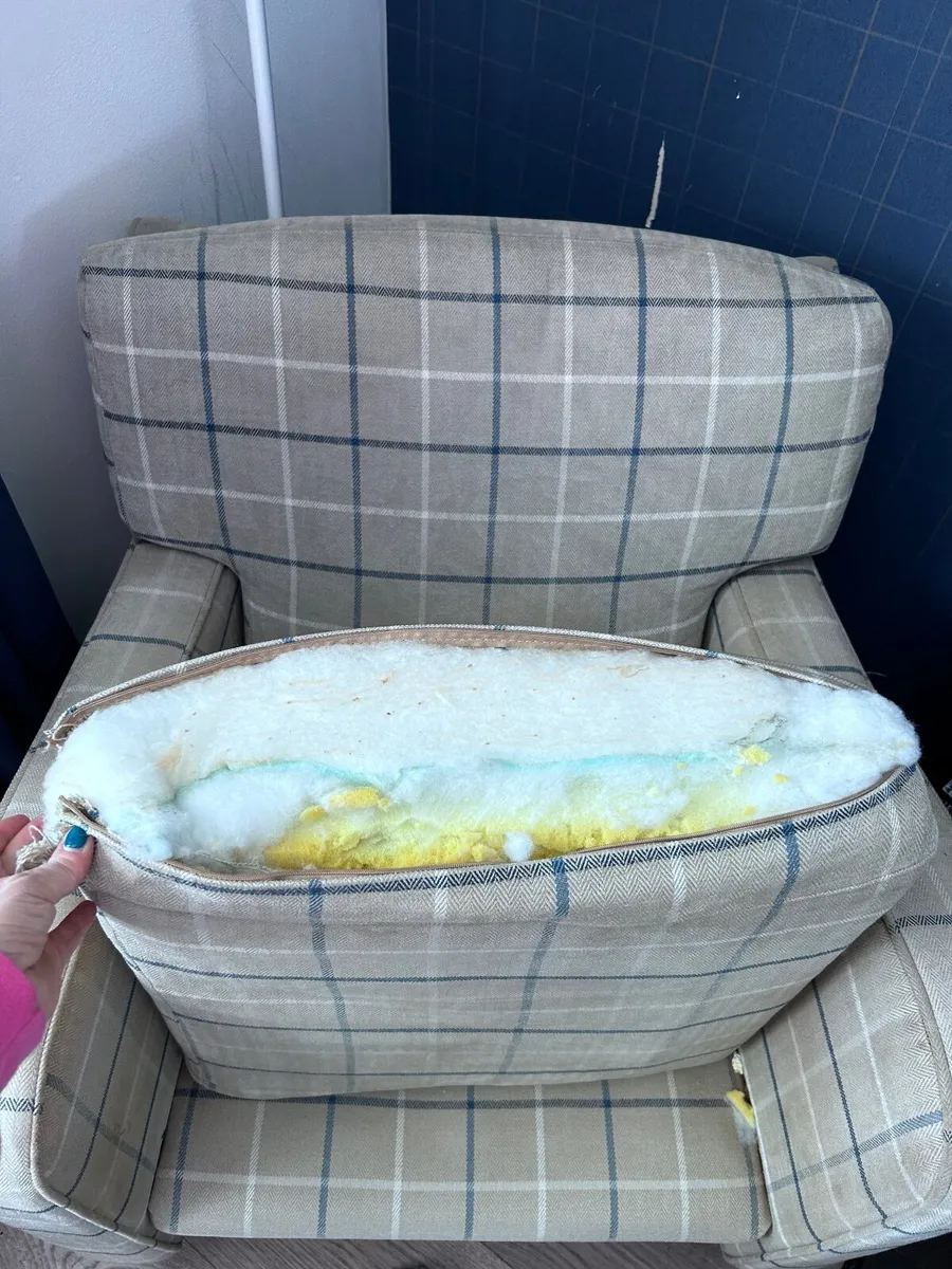 Sofa and armchairs - Image 1