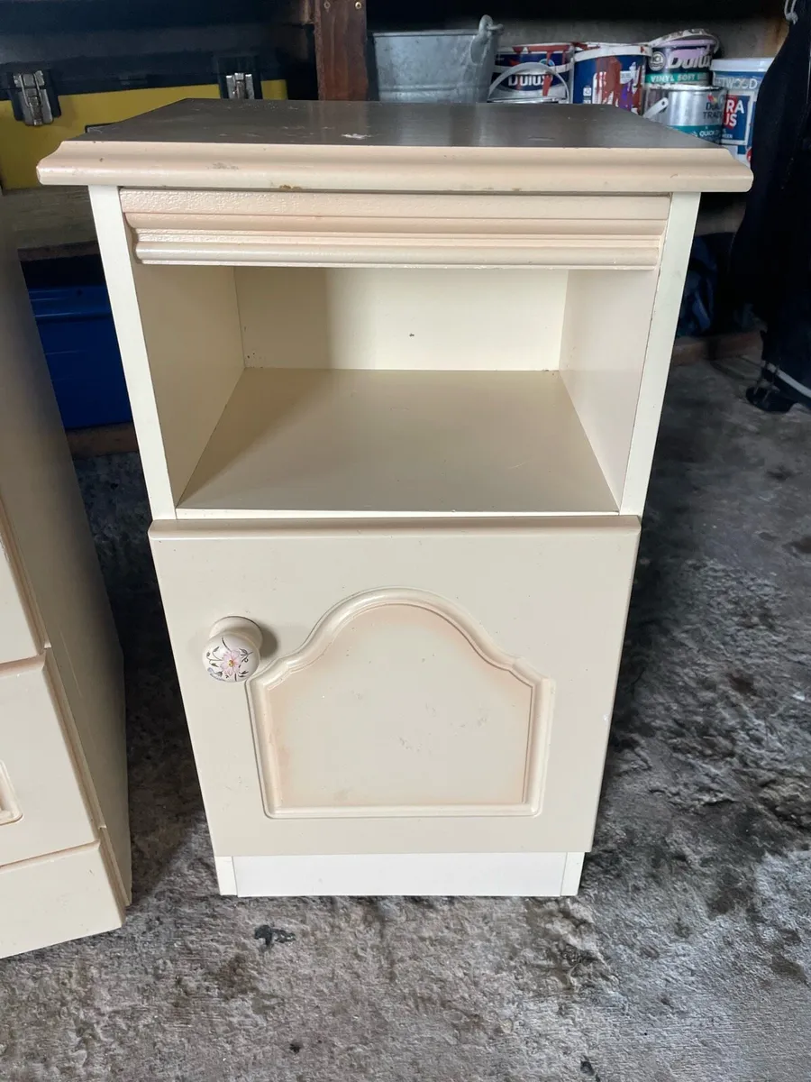 Dresser and 2 Bedside Lockers - Image 4