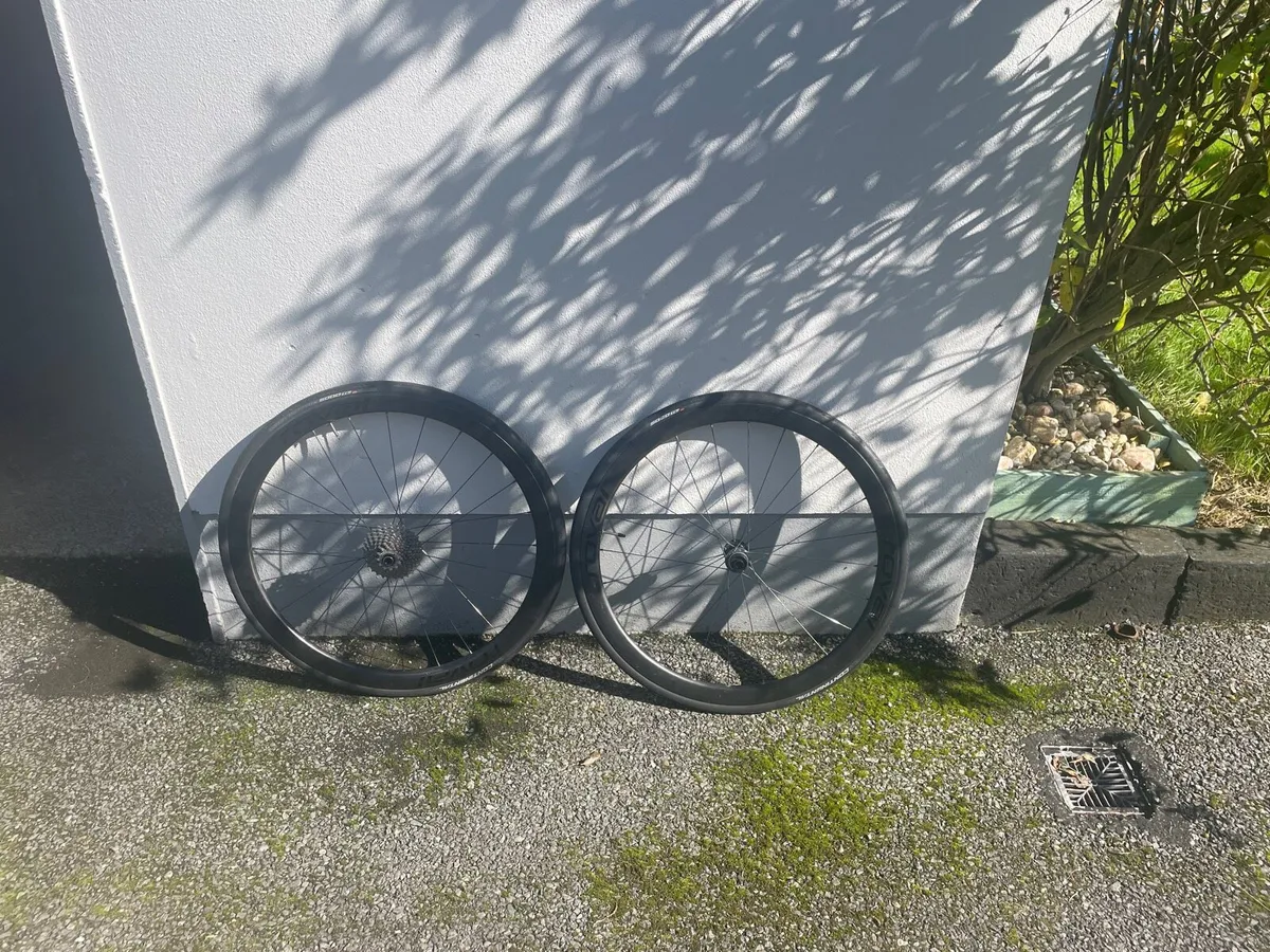 Roval c38 carbon wheelset - Image 1