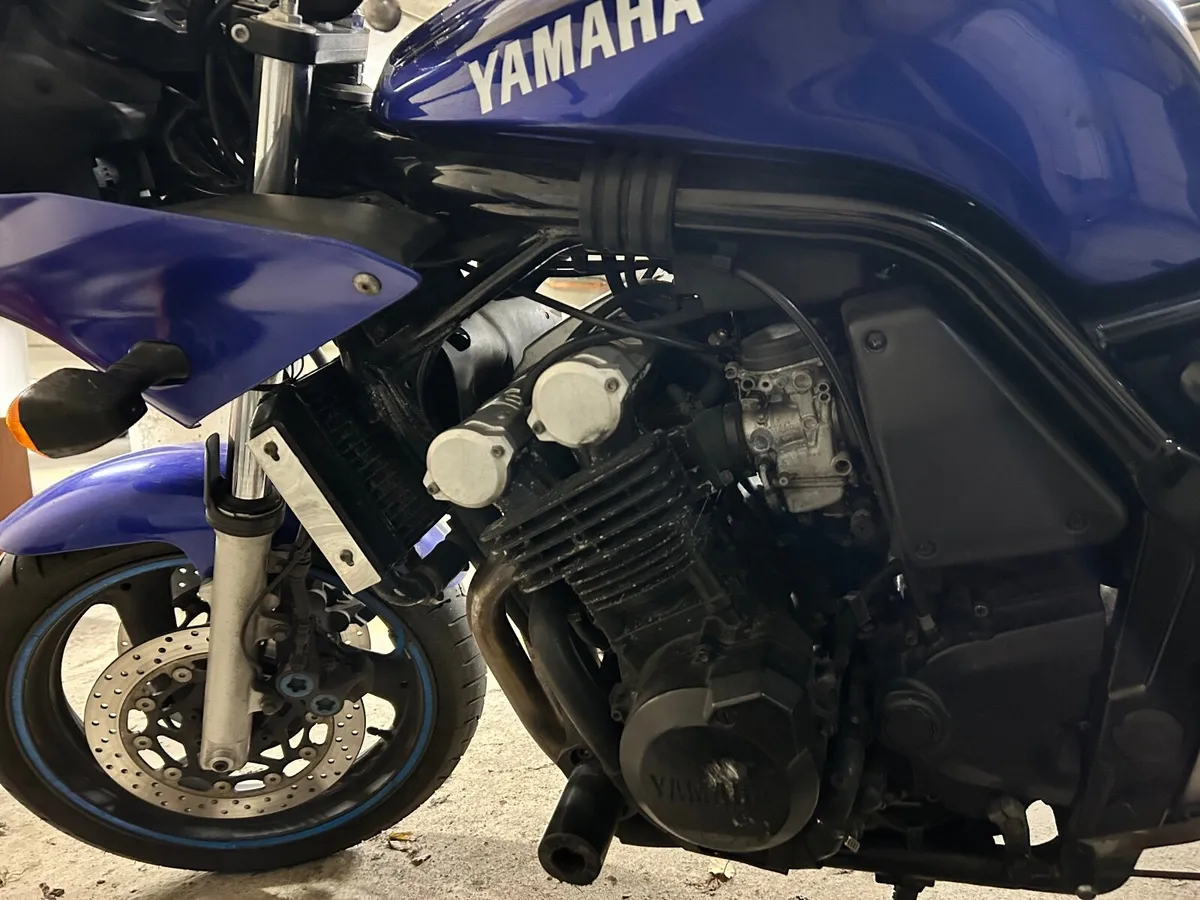 Motorbike YAMAHA Fazer 600 2002 motorcycle - Image 3