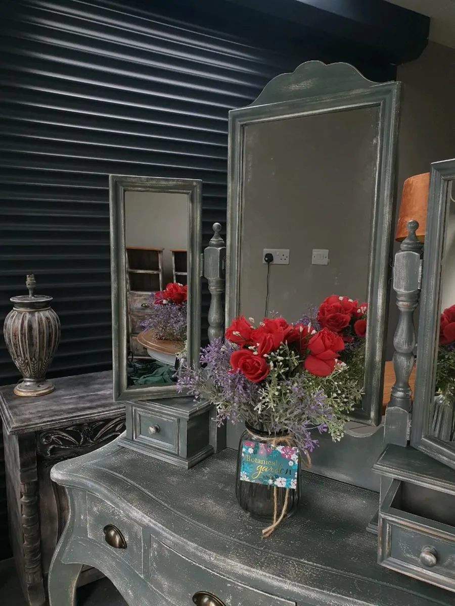 Vintage green table dresser - Image 4