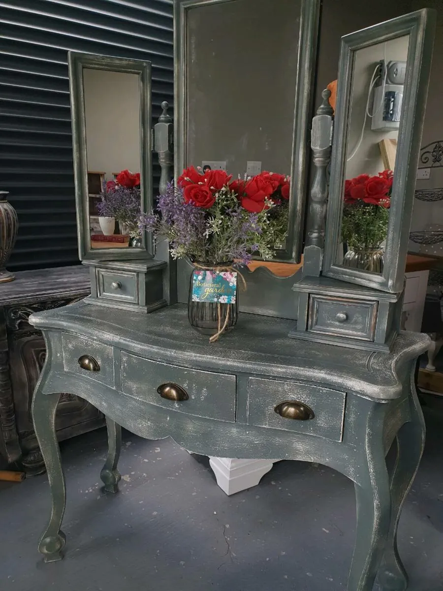 Vintage green table dresser - Image 1
