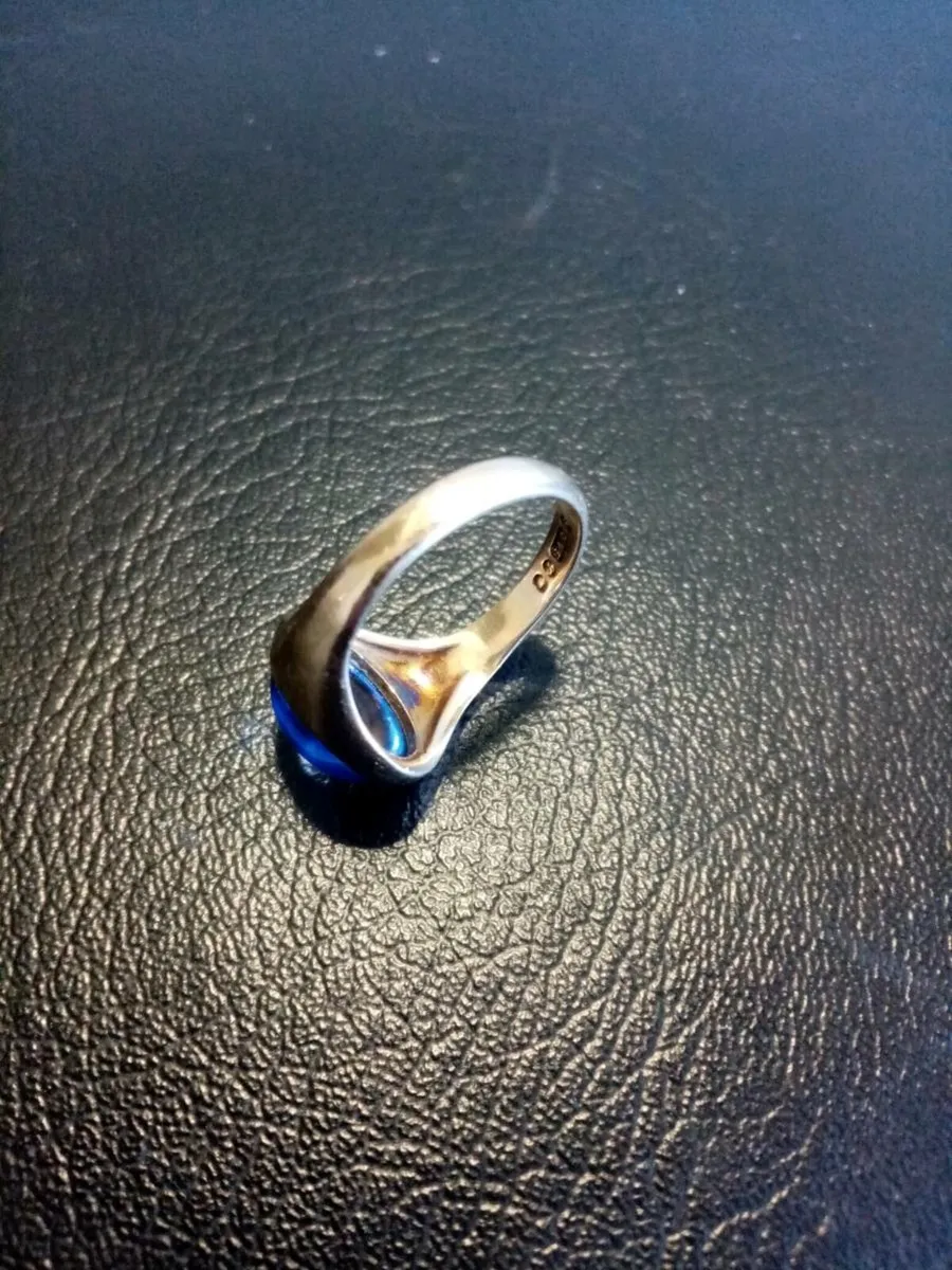 9ct Solid Gold Ring - Image 4