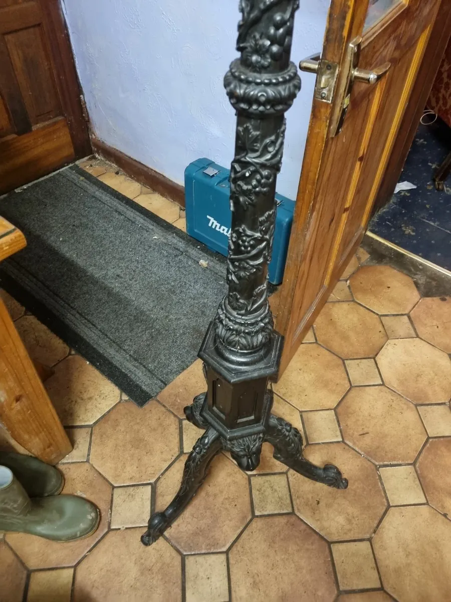 Antique pod stand - Image 1