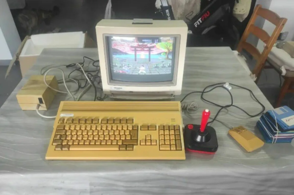 Commodore Amiga1200 + 1085S Monitor Full Retro Set - Image 1