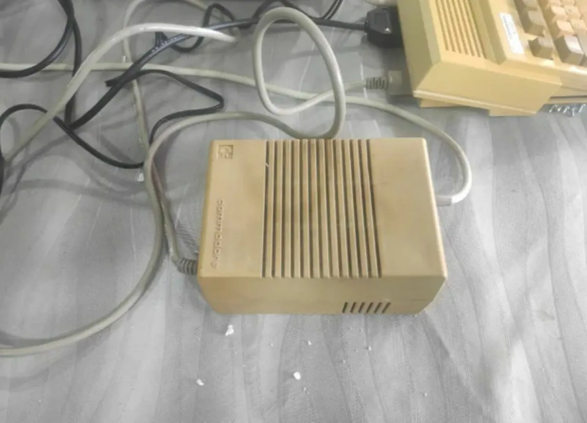 Commodore Amiga1200 + 1085S Monitor Full Retro Set - Image 3