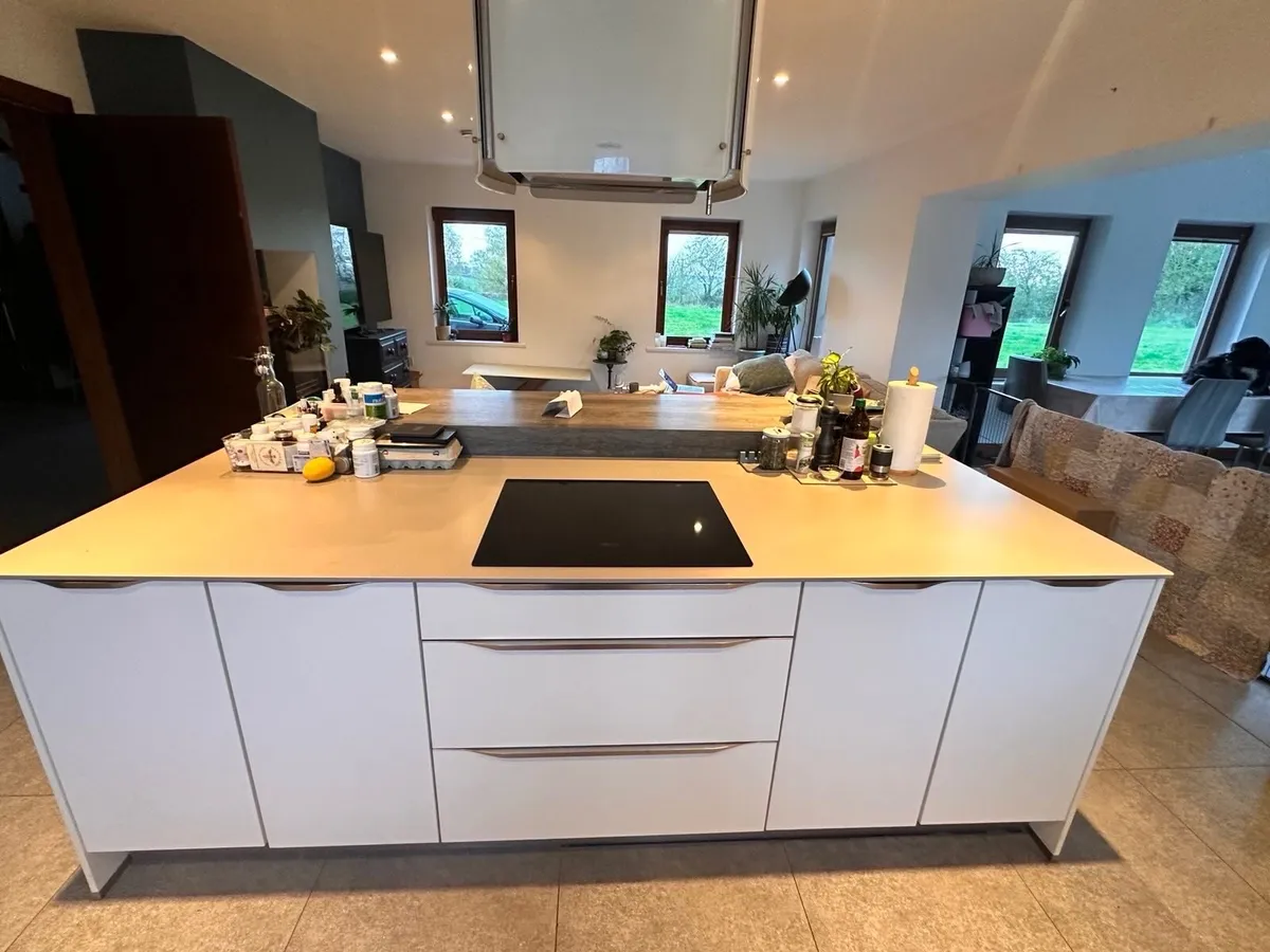 Full Cube White Gloss Kitchen / Utility - Image 1