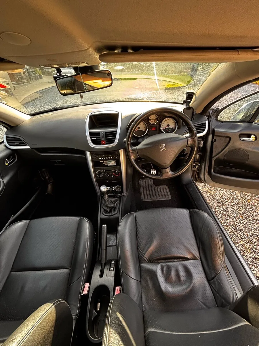 Peugeot 207CC convertible - Image 4