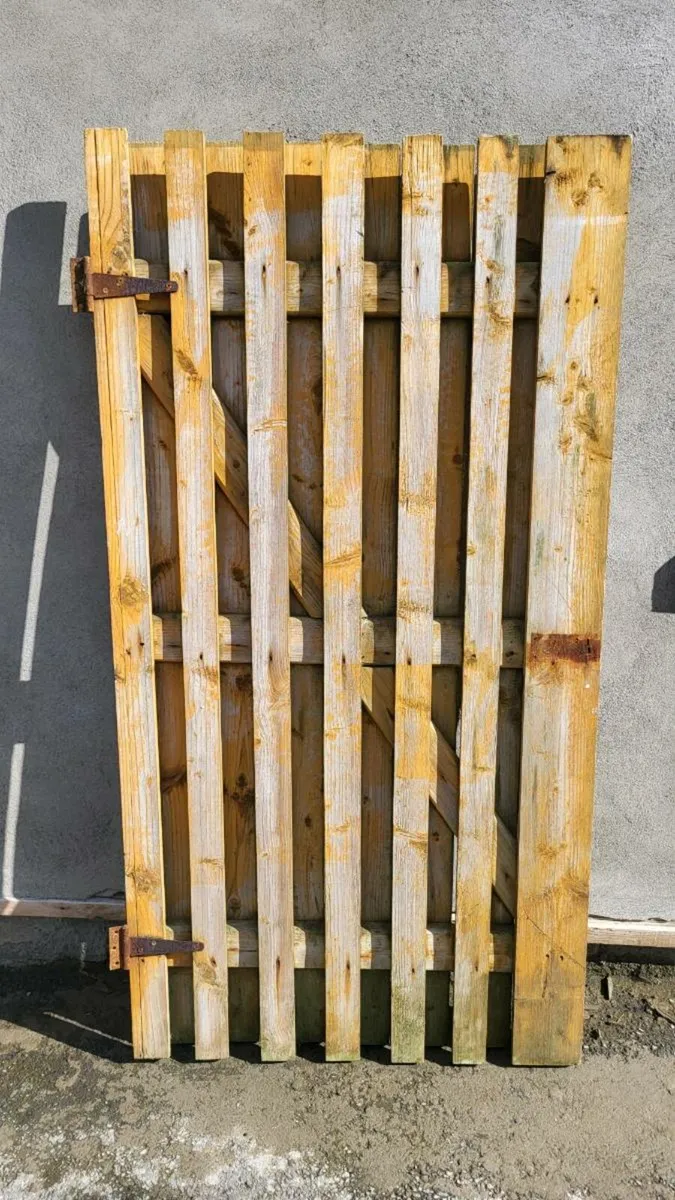 Timber side gate - Image 1