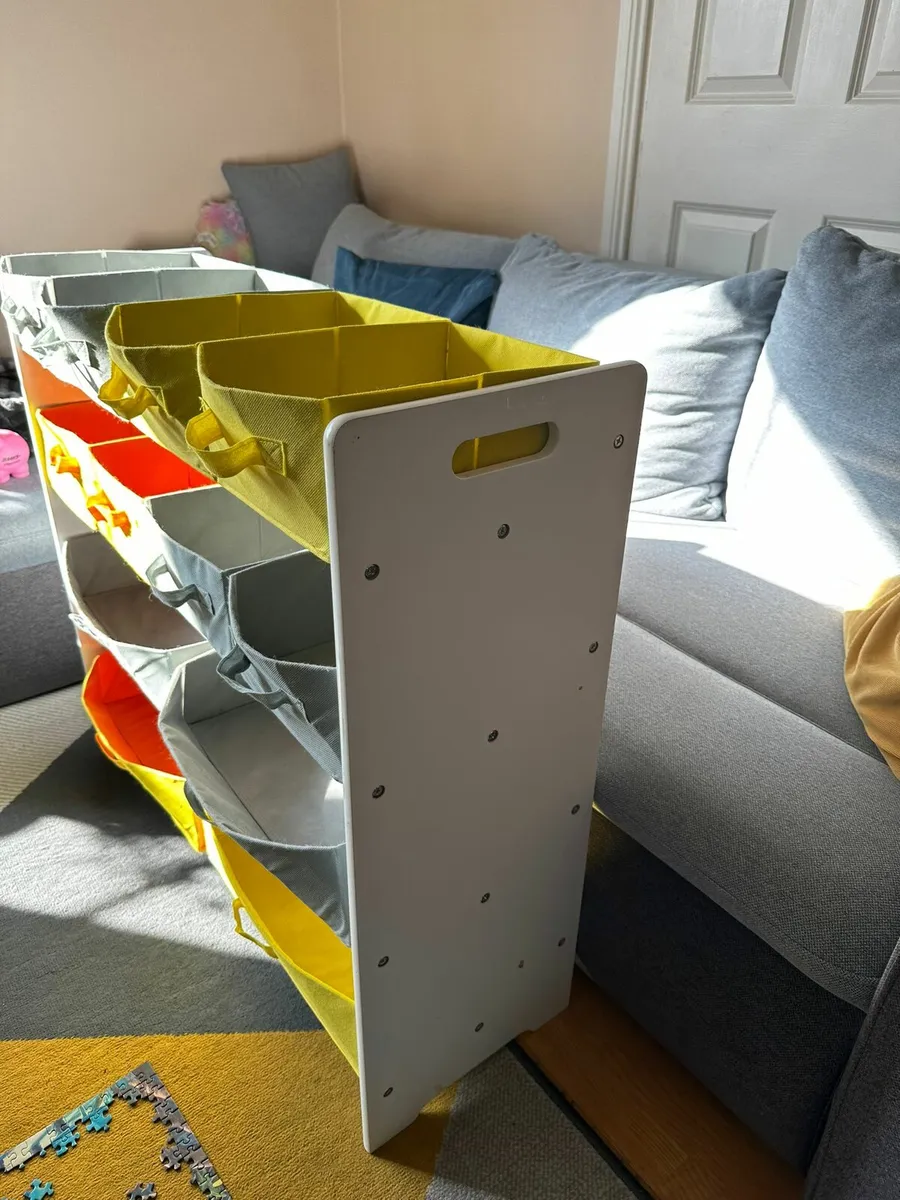 Kids storage shelves - Image 1