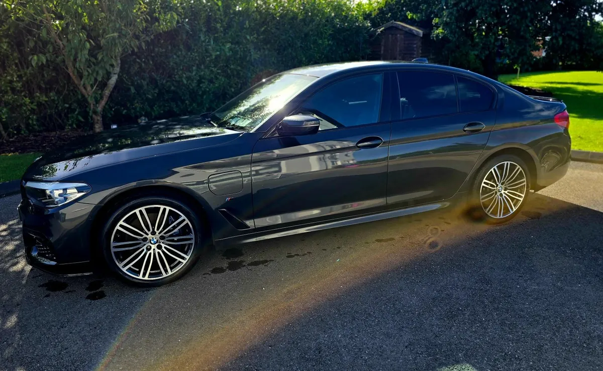 BMW 530e - M Sport 2019 Sophisto Grey - - Image 2