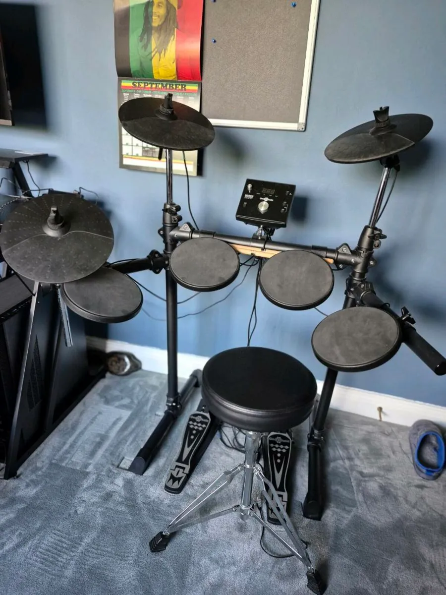 Electronic drum kit - Image 1