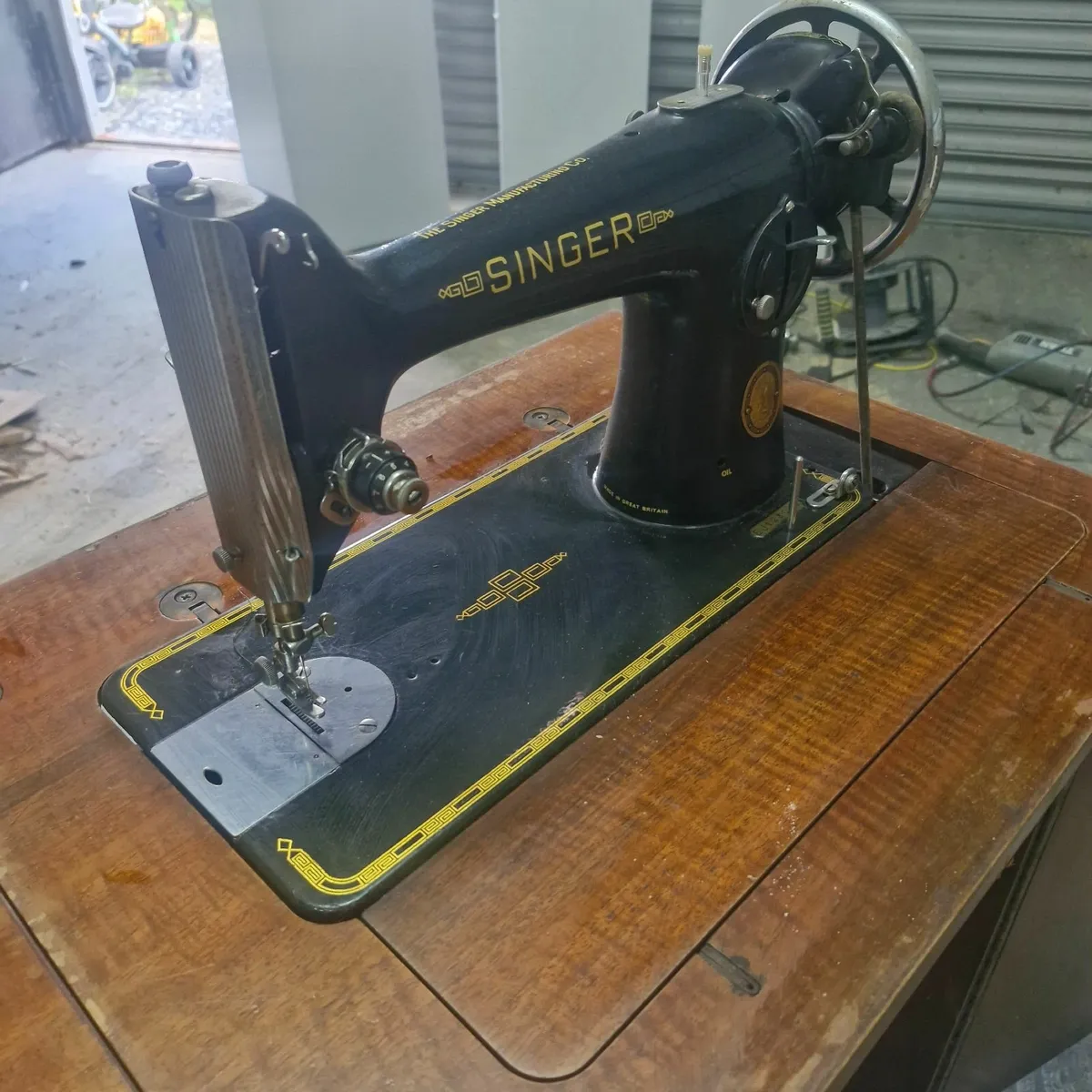Singer sewing Machine - Image 2