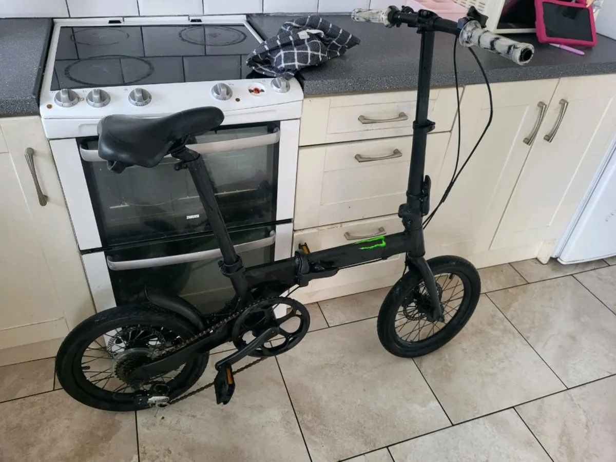 Fold up bike - Image 1
