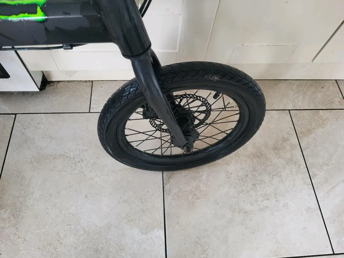 Fold up bike - Image 2