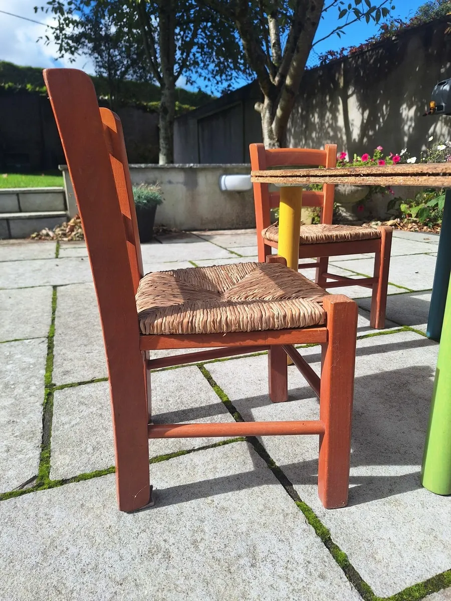 Kids play table and chairs - Image 3