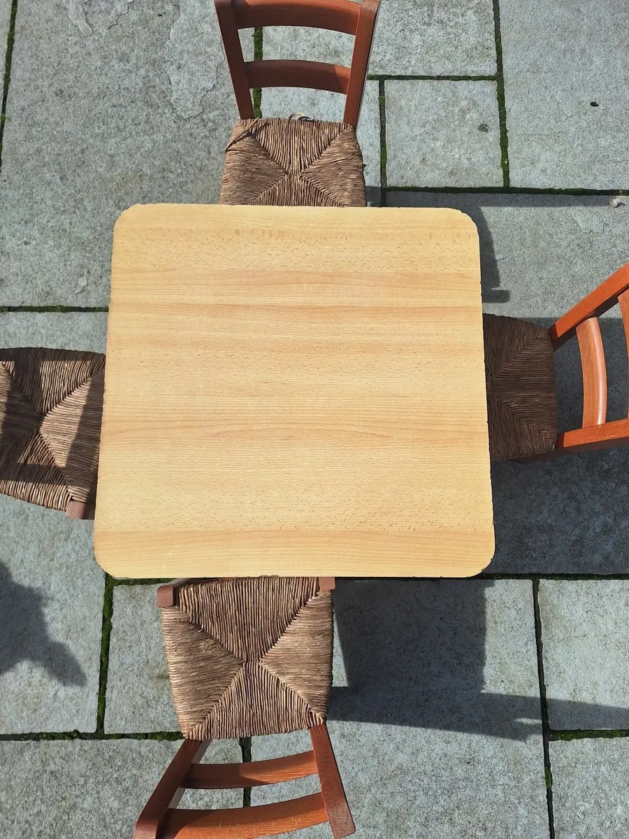 Kids play table and chairs - Image 4