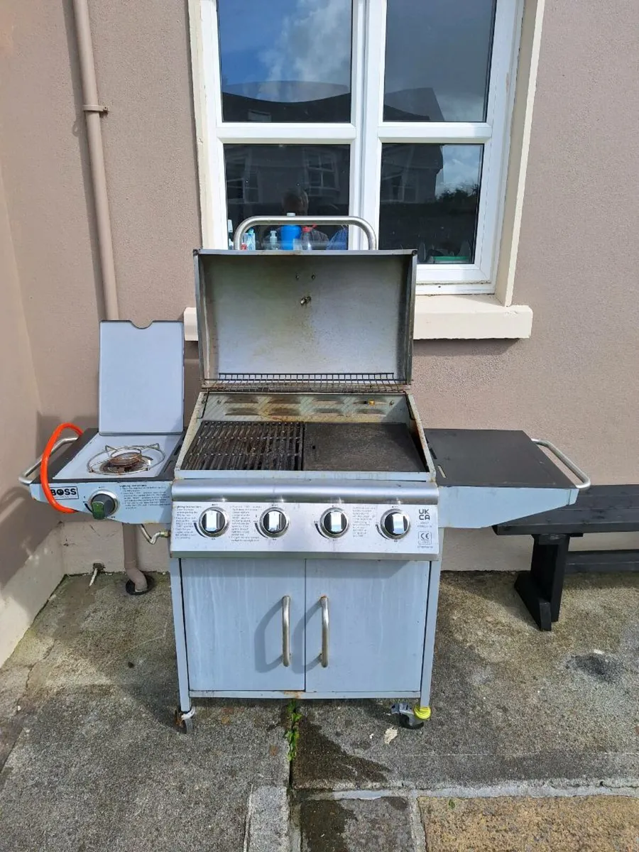 BOSS 4 BURNER PLUS 1 BBQ - Image 3