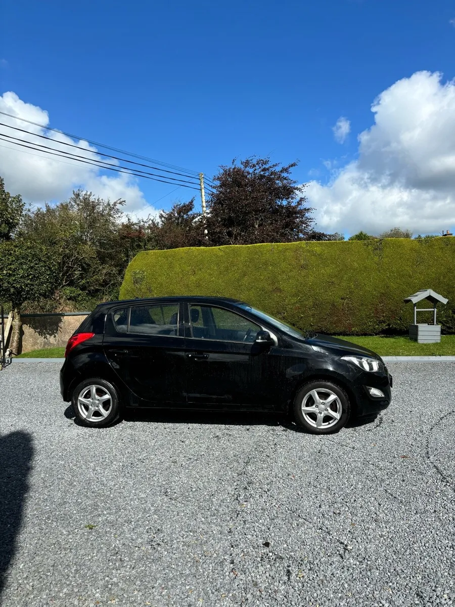 132 Hyundai i20 very low mileage - Image 2