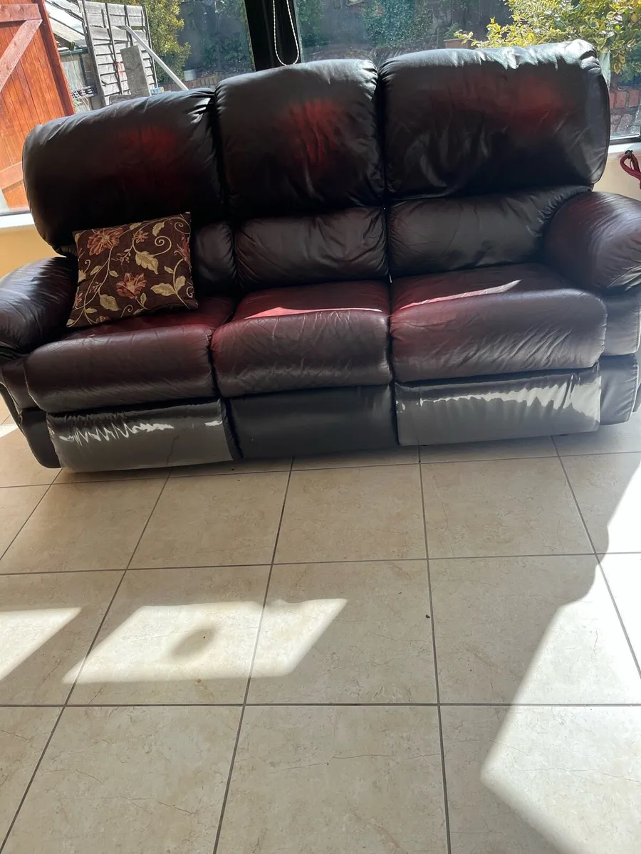 Leather couch - Image 1