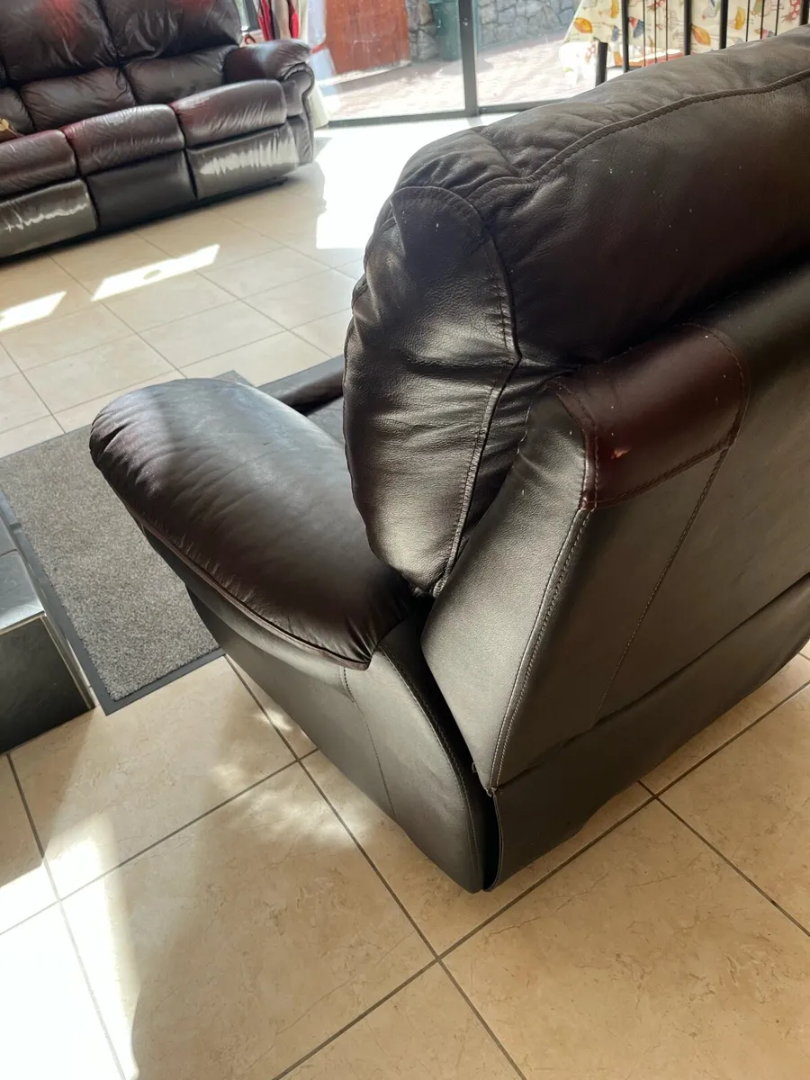Leather couch - Image 2