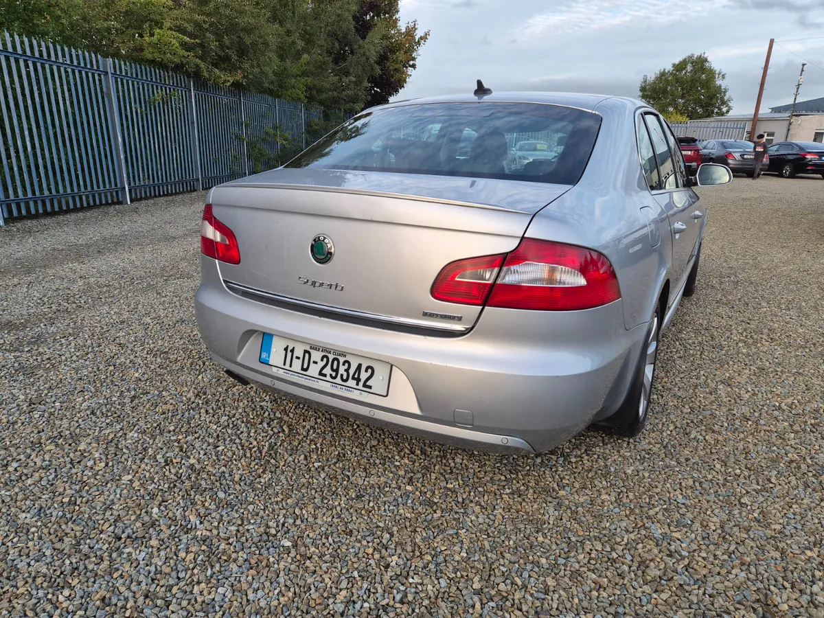 Skoda Superb 2011 Diesel - Image 4