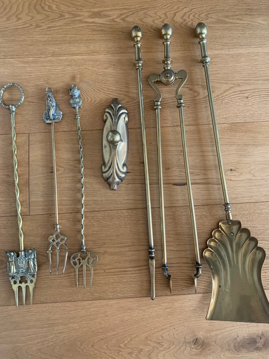 Beautiful brass antique fire irons and accessories - Image 3