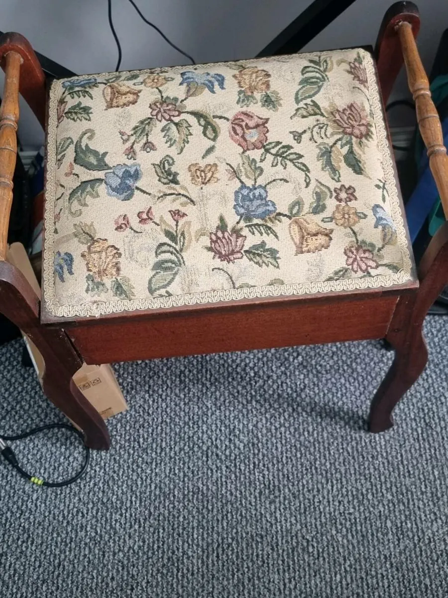 Old piano stool - Image 1