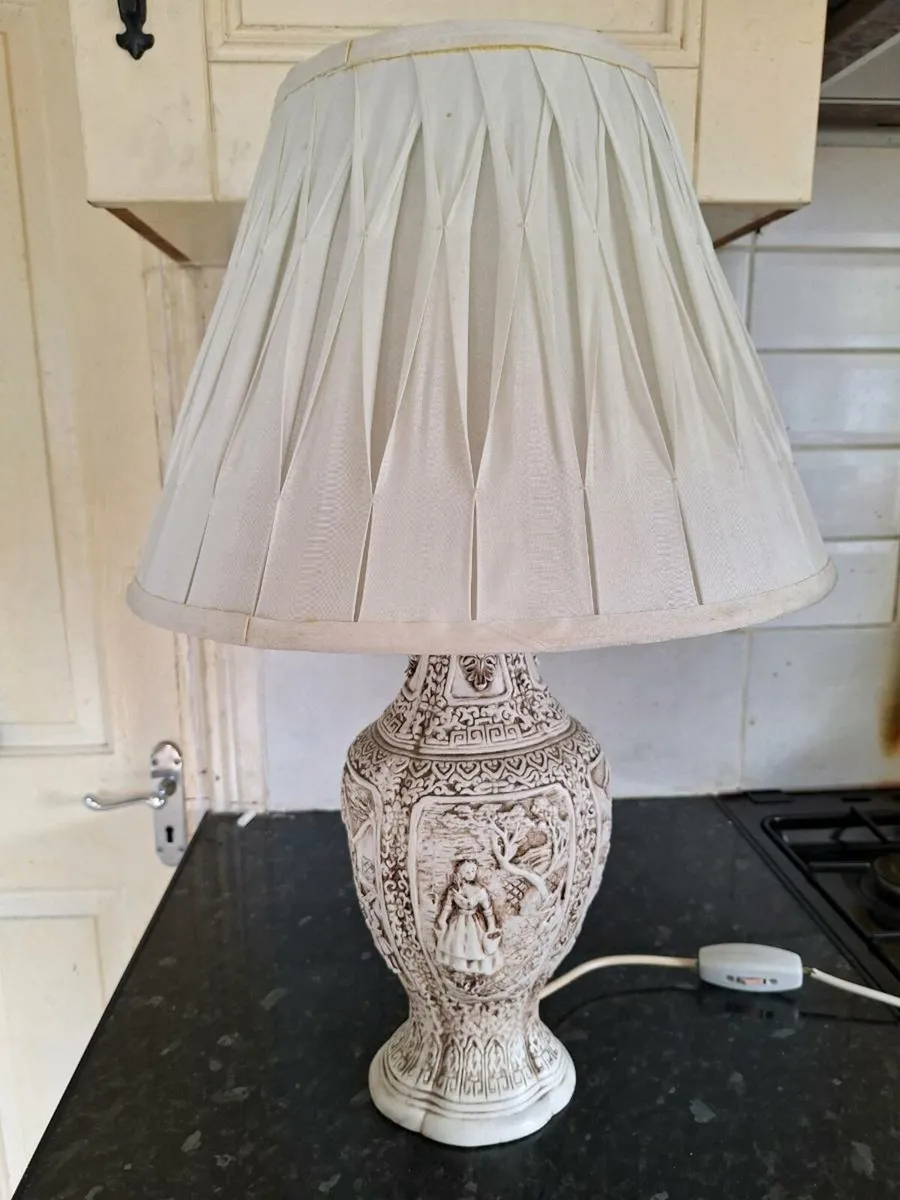 Ornate vintage table lamp - Image 1