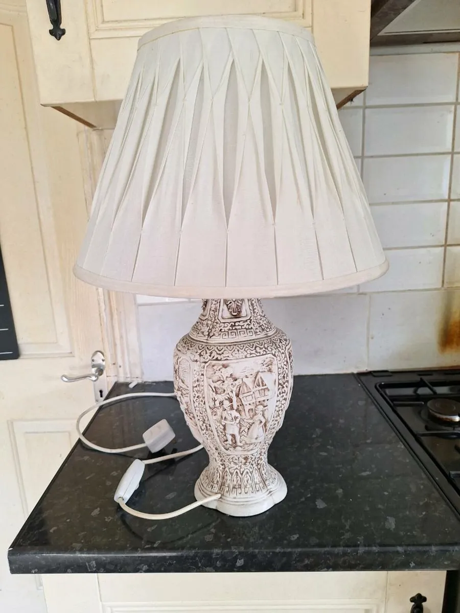 Ornate vintage table lamp - Image 2