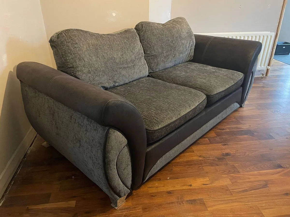 Pair of DFS Evisa Sofas 4 & 2 Seater €685 for both - Image 2