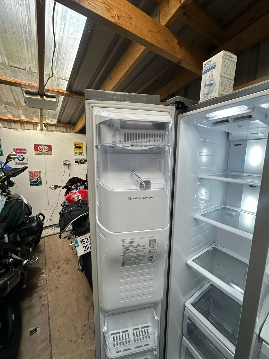 Samsung American style fridge freezer. - Image 2